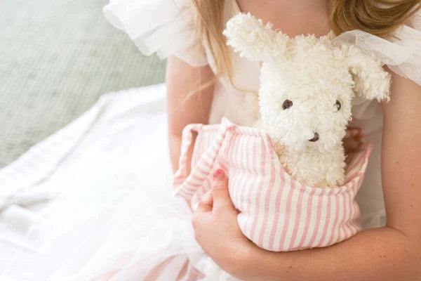 Marshmallow the Puppy in Carrier | Alimrose